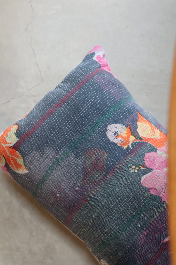 Kantha Cushion / G 03