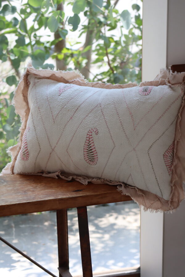 Old Kantha Cushion / G 08